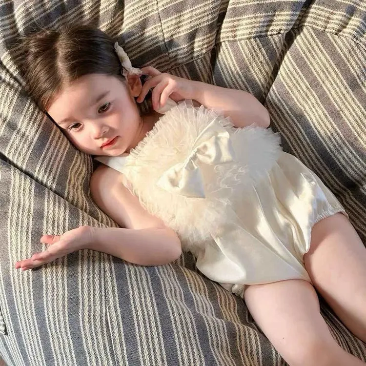 满月百天花边蝴蝶结公主包屁衣