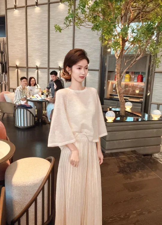 ZLeays林小允-初雾-休闲套装燕麦色毛衫XMXY158搭配半裙XMXY157