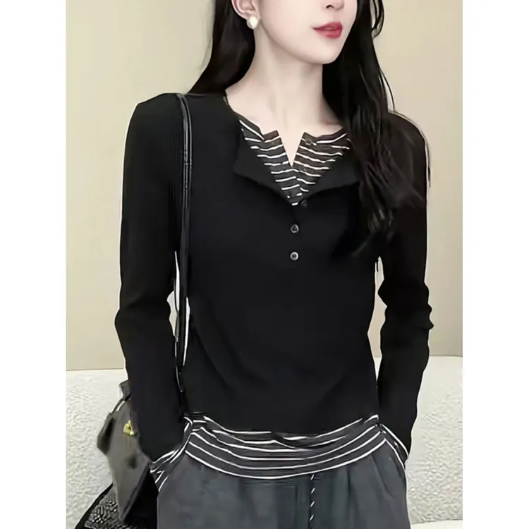 2025年黑色假两减龄秋季韩系文艺休闲薄款上衣高级感新品潮流T恤