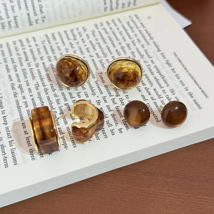 铜合金树脂耳饰 秋冬新款美拉德咖色系耳饰复古氛围感百搭耳饰女
