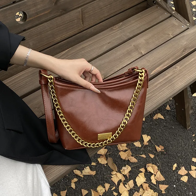 高级感链条单肩腋下斜挎女包2025新款轻奢小众韩版休闲链条通勤包