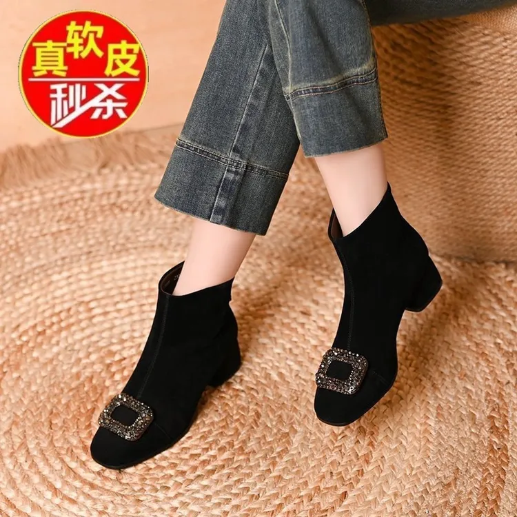 品牌断码真皮粗跟短靴女2025秋冬新款磨砂绒面方头水钻粗跟瘦瘦靴