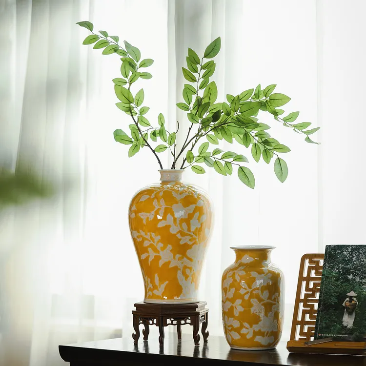 新中式富贵黄兰梅瓶花器 景德镇手绘黄釉面青花花瓶摆件