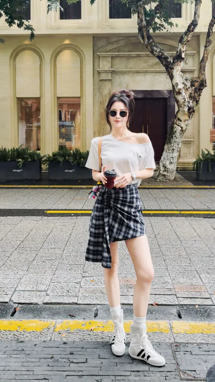 【SISTER】夏上新刺绣斜领露肩短袖T恤显瘦屁帘蝴蝶结系带半身裙裤