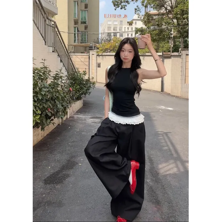 2025年夏季新款纯欲辣妹设计感拼接蕾丝工字背心配高腰显瘦阔腿裤