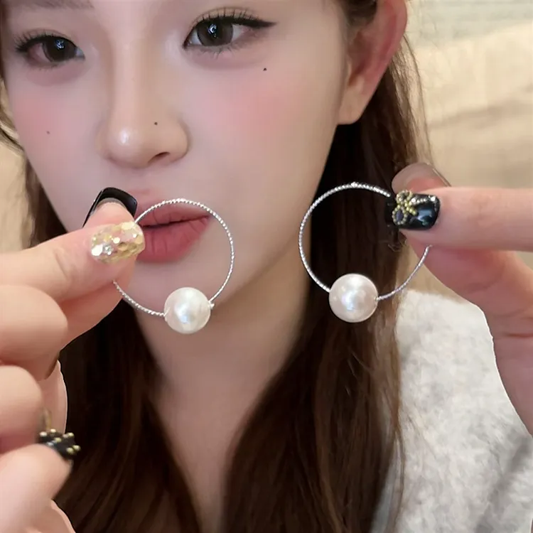 合金耳饰 复古高级感设计感两戴珍珠耳圈女简约气质时尚百搭耳饰