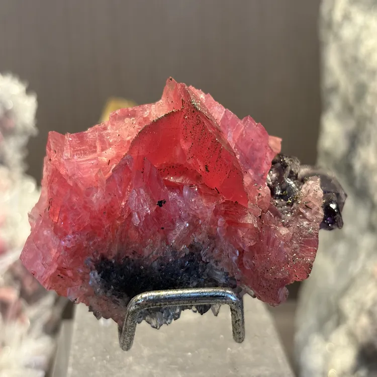 收藏级菱锰矿标本宝石级晶体 颜色顶级非常稀有的颜色