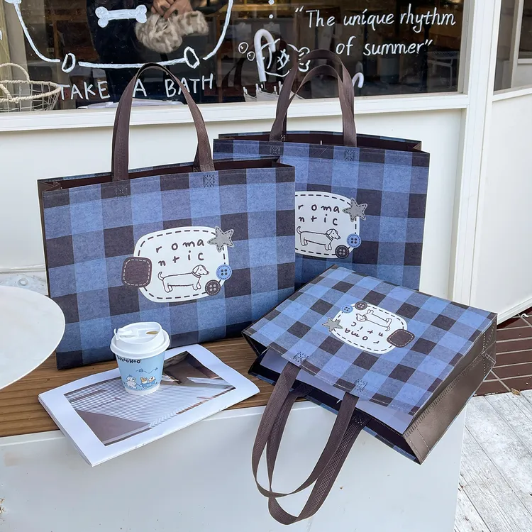 2025新款无纺布服装店手提袋高级感覆膜打包礼品包装购物袋子定制