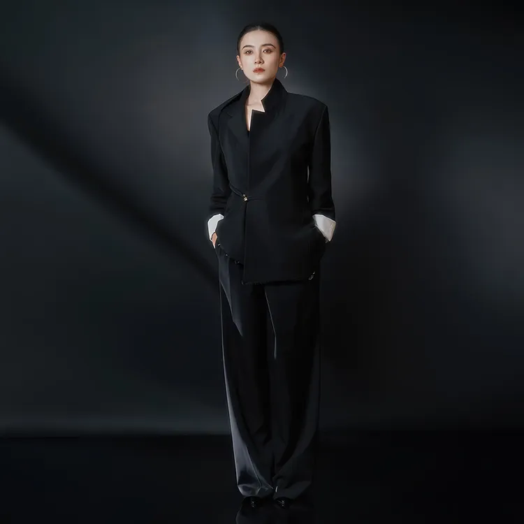 设计感黑色西装外套女高级感卷边小西服套装春秋直筒通勤长袖