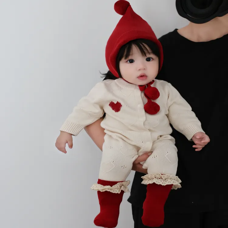 婴儿衣服秋冬新款可爱连体毛衣新生儿心形洋气外出哈衣爬服宝宝