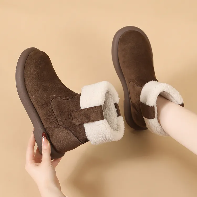 东北防滑雪地靴韩版显脚小抗寒大棉鞋勃肯加厚时尚加绒保暖马丁靴