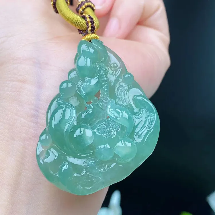 天然缅甸A货冰种通透翡翠莲花锦鲤吊坠