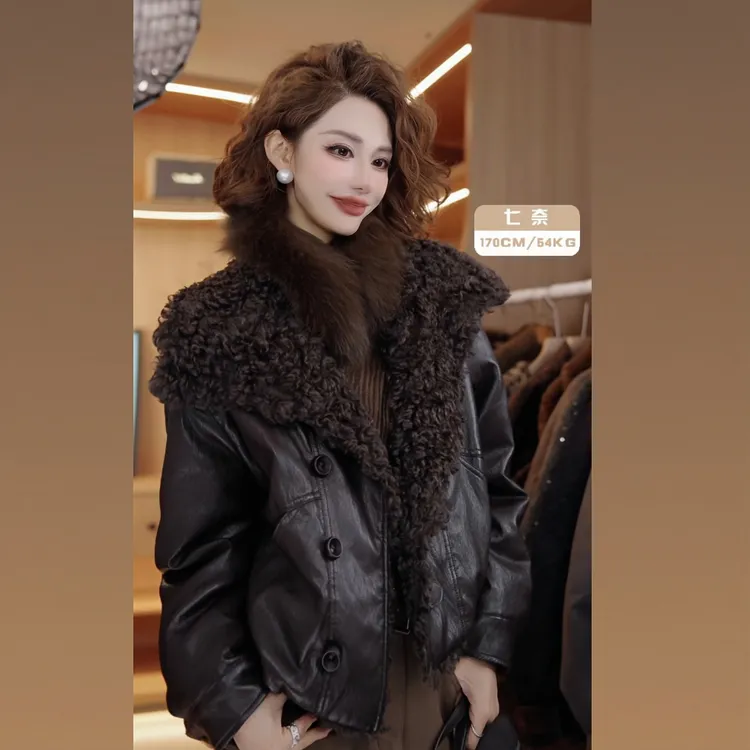 七奈「柯玖」百搭休闲圈圈毛领拼皮羽绒服QN13835