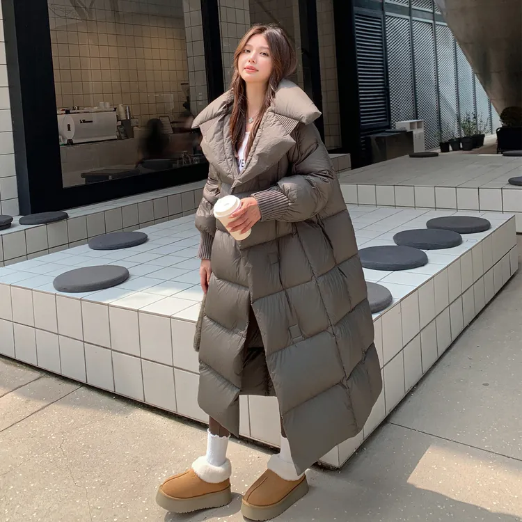 芸古时尚新款白鸭绒过膝长款羽绒服女冬季加厚轻型休闲宽松外套潮