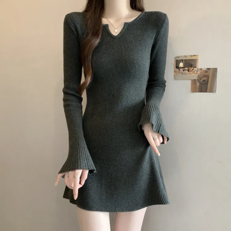 纯欲内搭显瘦紧身针织连衣裙女秋冬胖MM喇叭袖修身打底毛衣裙上衣
