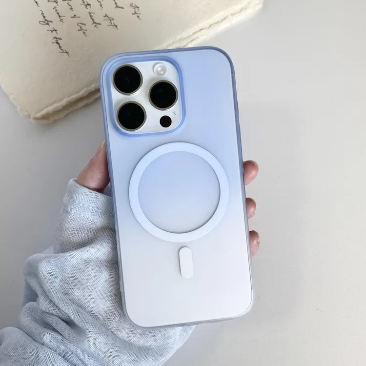 简约磁吸肤感适用苹果17promax手机壳渐变磨砂iPhone16高级15防摔