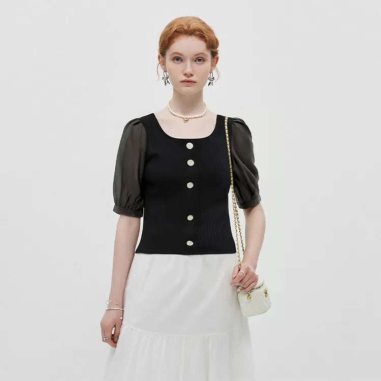 设计师私定！洋气减龄精致方领小众拼接袖部设计舒适显瘦短袖小衫