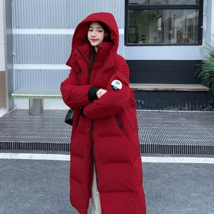 红色过膝长款连帽棉服女冬季2025新款韩版休闲加厚保暖面包服棉袄