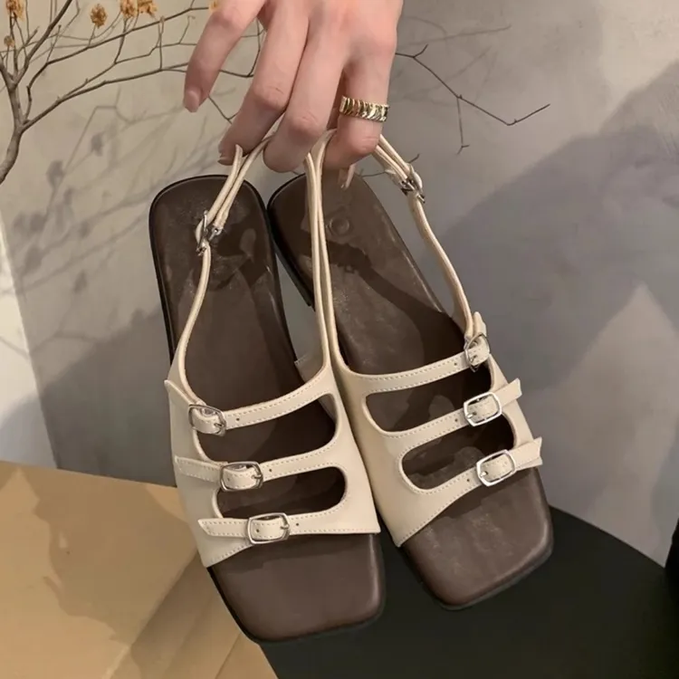 网红时装凉鞋女夏季2025新款复古法式仙女风沙滩海边平底罗马鞋潮