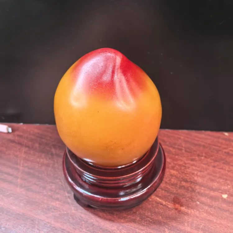 漂亮精美的寿桃摆件摆设