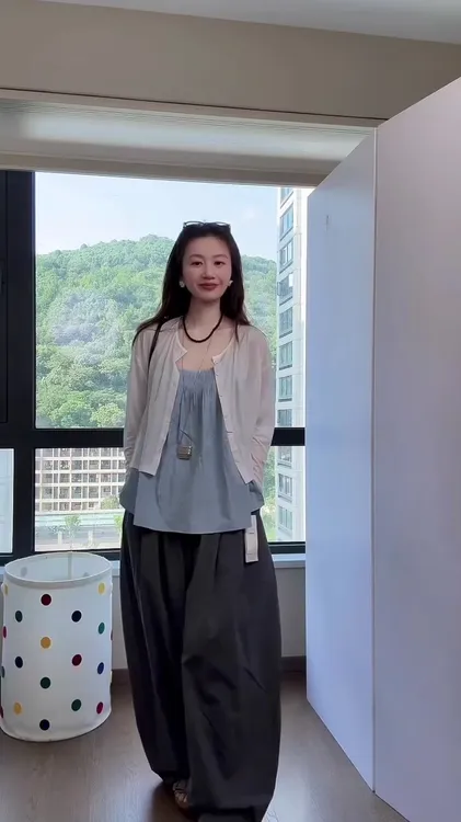 2025夏季新款韩系穿搭洋气薄款防晒开衫蓝色吊带高腰休闲裤三件套