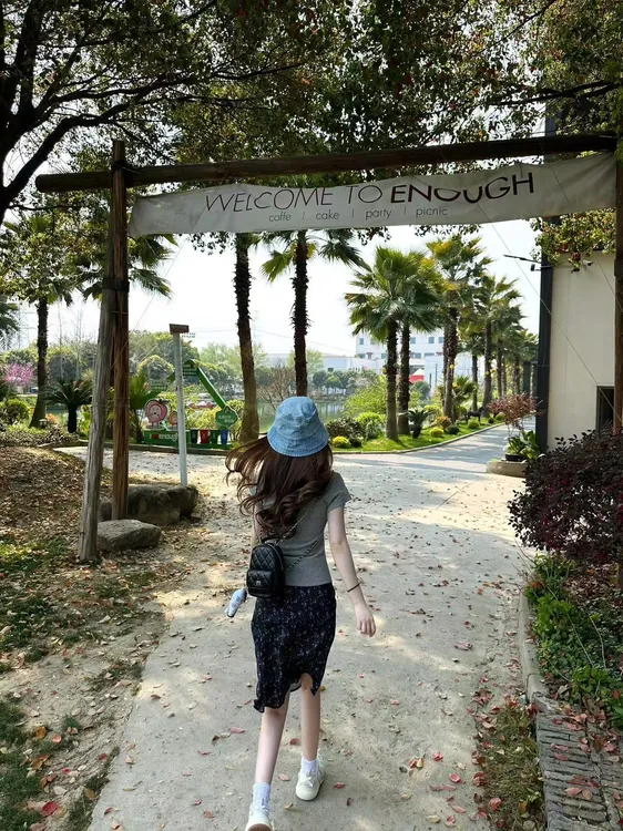 2025春夏新款圆领正肩收腰显瘦短袖T恤韩系复古碎花半身裙套装女