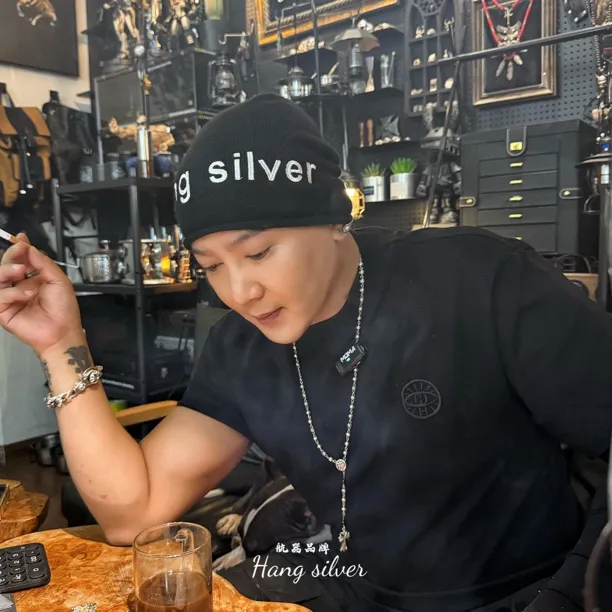 男女同款李桢航器品牌刺绣Hang silver包头帽