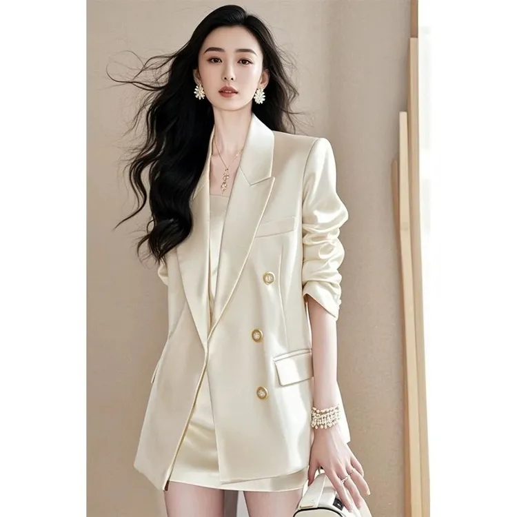 早春韩系穿搭高级感职业套装2025新款香槟色西装外套吊带裙两件套