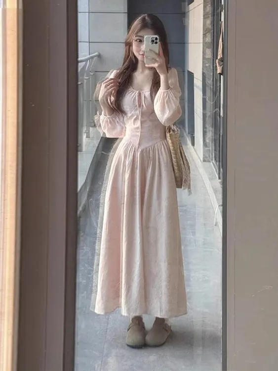 韩系温柔度假风粉色长袖连衣裙独特漂亮甜美减龄显瘦收腰a字长裙