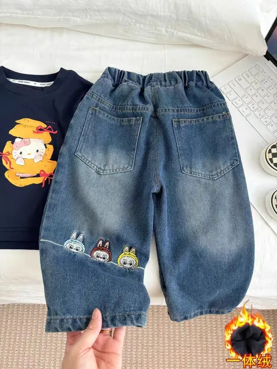 儿童裤子2025新款男女宝冬季牛仔裤休闲宽松刺绣拉布布外穿长裤