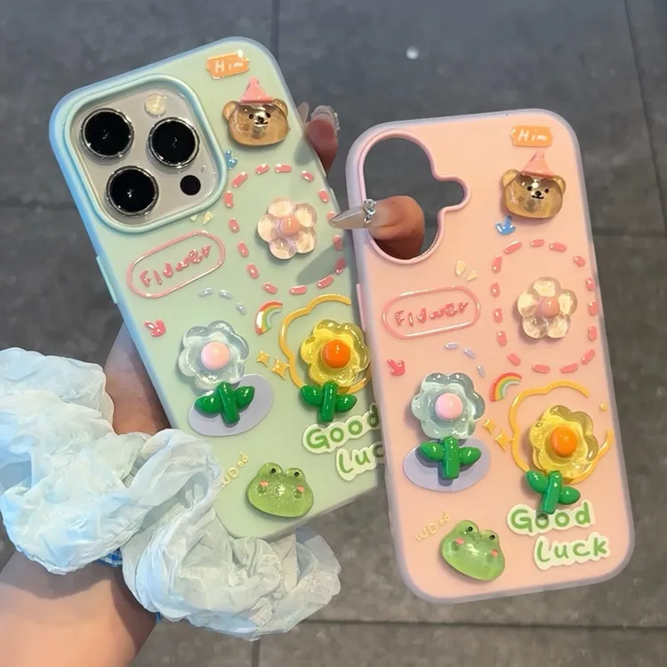 卡通青蛙花公仔适用苹果16肤感磨砂手机壳iPhone15防摔14/13/12软