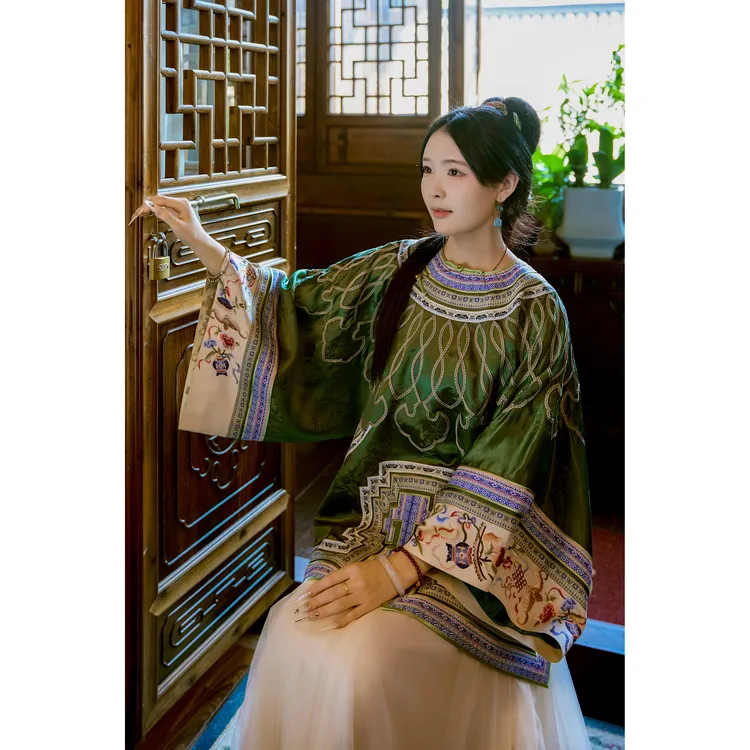 娜家·国风【十八镶如意】中式重工刺绣太太服流光色复古老钱风穿搭