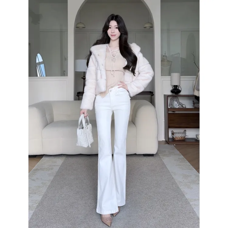 小兔泡花茶【韩系千金】原创设计V腰丰胯秋冬新款白色微喇牛仔裤