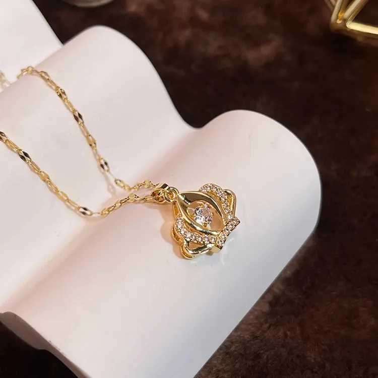 铜合金亚克力吊坠 钛钢项链 灵动皇冠吊坠项链饰品配饰网红时尚百