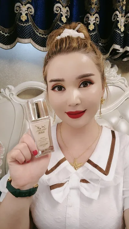 奈紫密高遮瑕无油轻薄持久粉底液