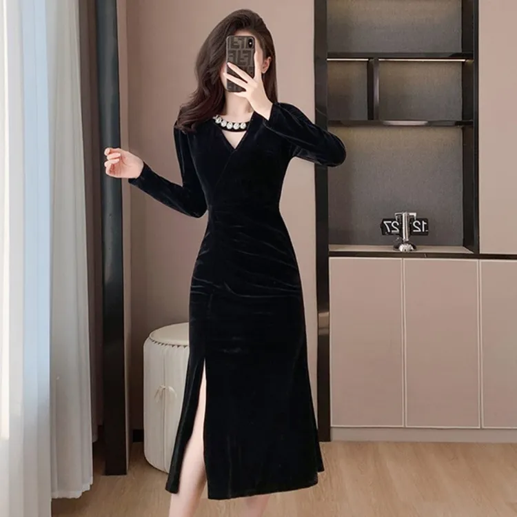 法式重工钉珠黑色连衣裙女高端丝绒鱼尾裙气质修身开叉包臀裙秋冬