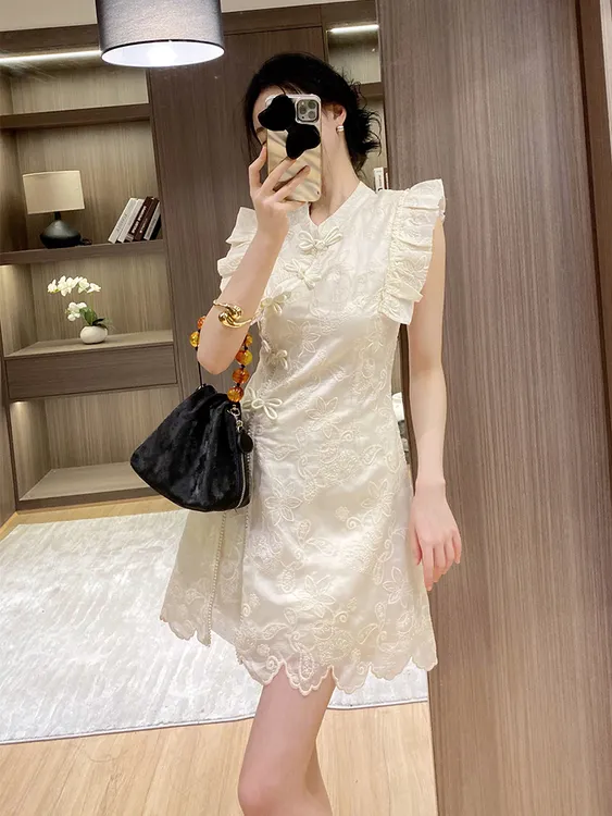 国风飞飞袖刺绣钉珠洋气好看衣服女有内衬小衫连衣裙+短裤两件套