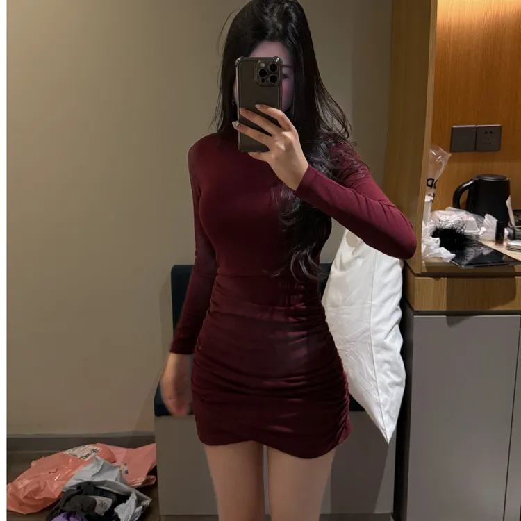 辣妹风性感褶皱半高领气质长袖连衣裙初春女纯欲修身显瘦打底衫