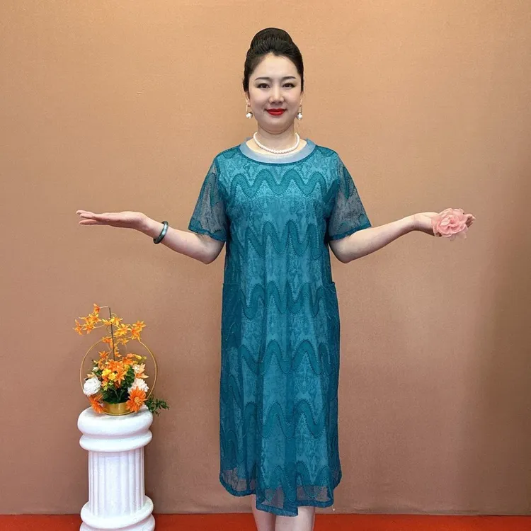 夏季新款裙子气质2024宽松洋气大码遮肉连衣裙时尚妈妈短袖连衣裙