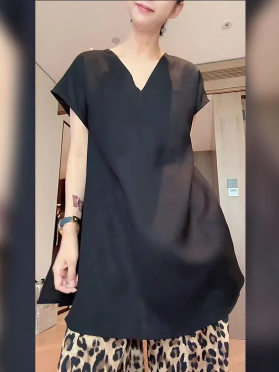 时尚潮流高级感休闲宽松简约v领黑色T恤上衣2025夏季新款显瘦百搭