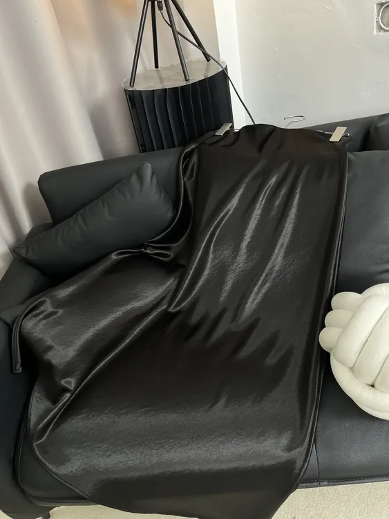 【芊兮柚】高级轻奢秋季气质修身松紧腰不开叉缎面A字半身裙显瘦高