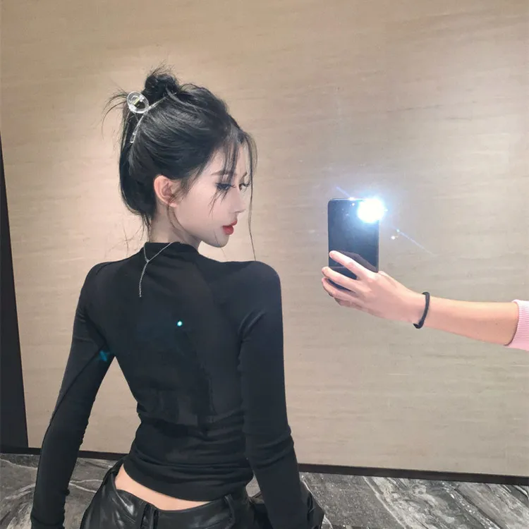 黑色显瘦印花长袖T恤女装秋季辣妹修身内搭打底衫设计感小众上衣