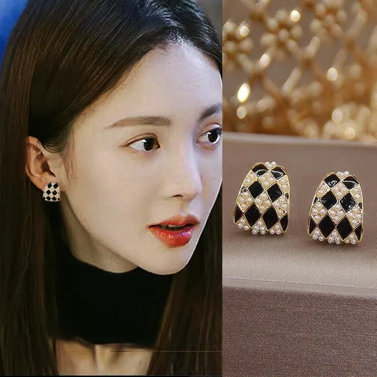 2025新款耳环女气质高级感珍珠棋盘格耳钉轻奢小众设计感百搭耳饰
