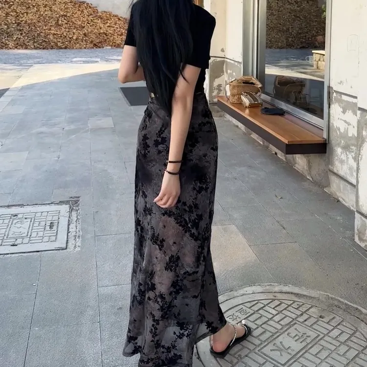 暗梅夏季新款复古设计感半身裙显瘦碎花气质高腰性感长裙修身法式