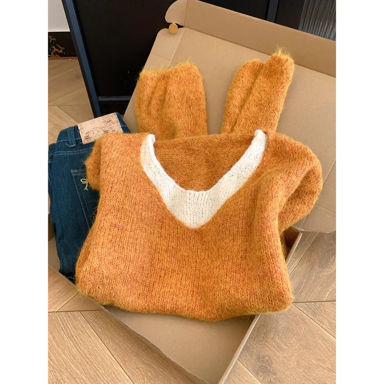 巨舒服这件！显白橘色v领针织衫女假两件软糯撞色慵懒百搭显瘦毛衣