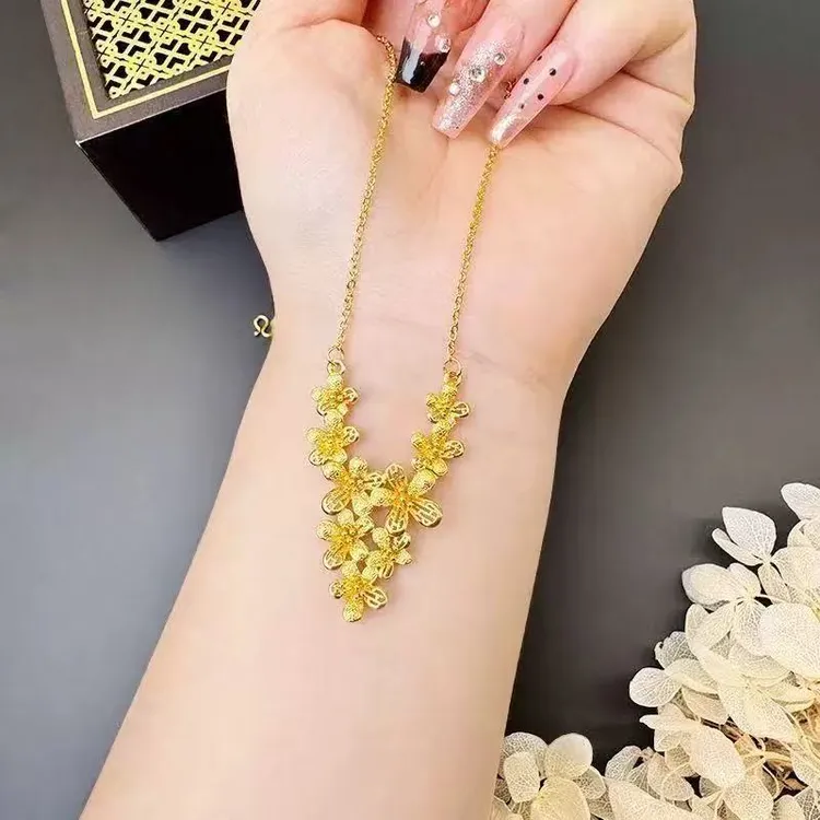 钛钢项链 朵儿带的钛钢项链