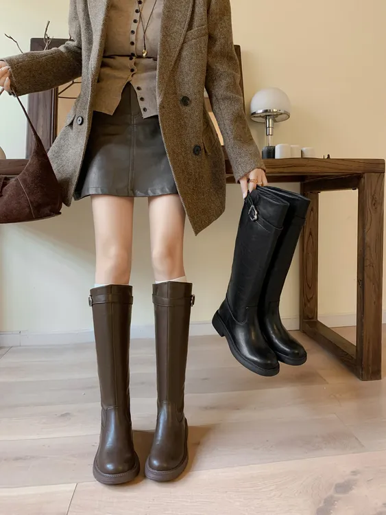 时尚英伦风皮带扣圆头粗跟直筒骑士靴2025秋冬加绒不过膝长筒靴女