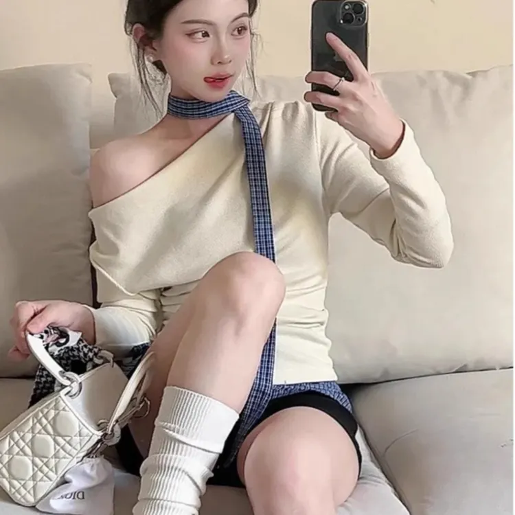 设计感格纹拼接修身显瘦长袖T恤女装早秋小众假两件辣妹露肩上衣