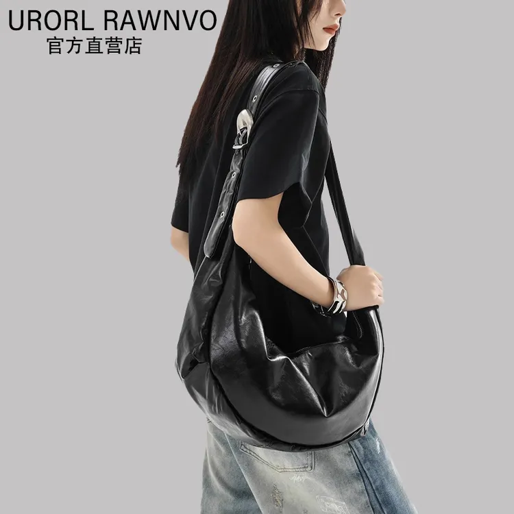 URORL RAWNVO大容量饺子包女2025新款潮机车包百搭单肩手提斜挎包