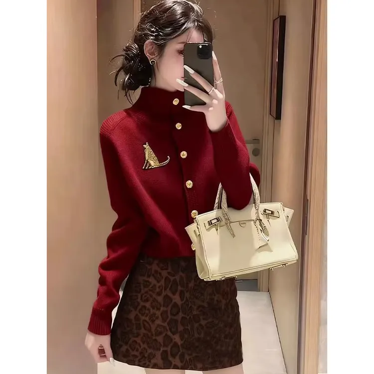 法式针织套装初冬小个子穿搭女2025新款卡通上衣豹纹半身裙两件套